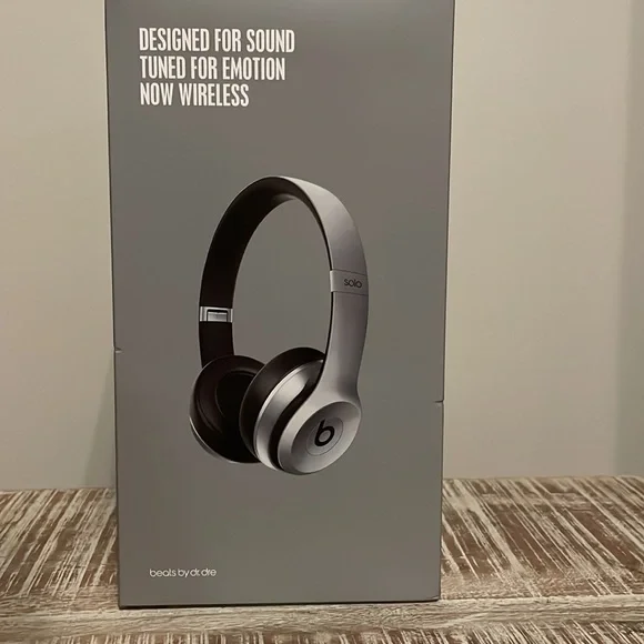 Beats by Dre | Headphones | Beats Solo 2 Wireless Special